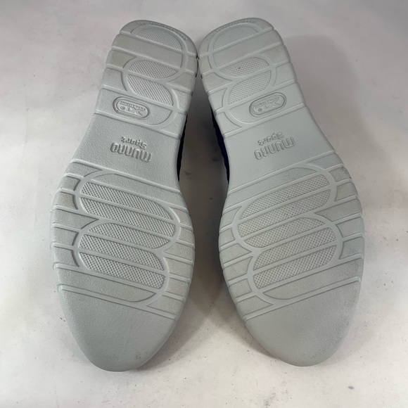 Munro Cruise Woven Slip-on, NWOT! - Picture 5 of 6